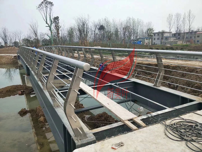 新疆石河子不锈钢桥梁护栏安装